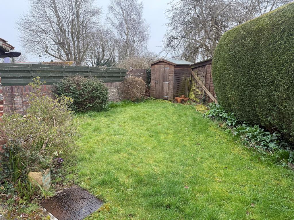 Lot: 131 - SEMI-DETACHED HOUSE FOR REFURBISHMENT - Garden